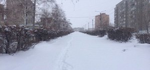 Зима, уходи! Жителей Орска с утра встретили сугробы