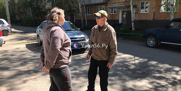 «Ребенок лежит, его собака рвет»: Житель Энергетика пытался лыжной палкой отогнать огромного алабая, который напал на ребенка