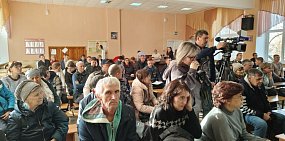 Местные жители на встрече с властями 