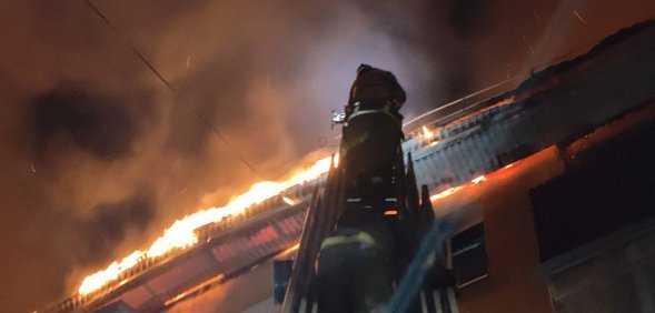 Эвакуировано более 200 человек: Откуда начался сильнейший пожар в жилом доме Оренбурга?