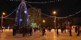 Новогодняя площадка на улице Чкалова в Оренбурге