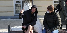 Оренбургский блогер Морж во время митинга 