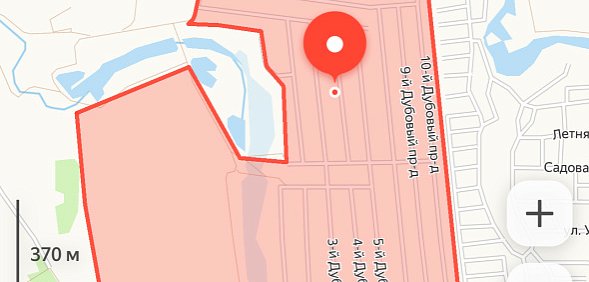 Жители «Дубового плеса» предлагают сделать подъездную дорогу вдоль располагающегося озера слева. Скриншот Яндекс.Карты