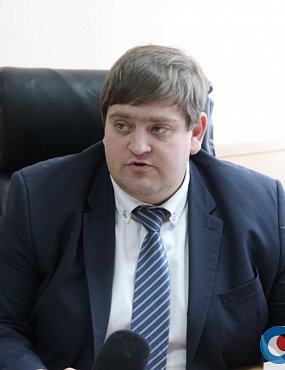 Первого замглавы Новотроицка Артема Липатова задержали при получении взятки