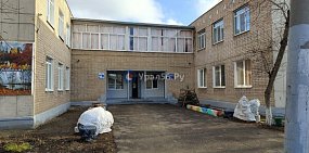 У входа в детский сад №205 в Оренбурге