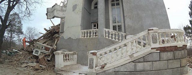 В Оренбурге развивается скандал вокруг старого здания на Набережной: владелец решил его снести
