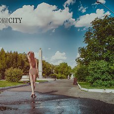 Обнаженная фотосессия на улицах Оренбурга вызвала резонанс в соцсетях