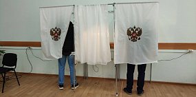 На одном из избирательных участков. Фото из архива