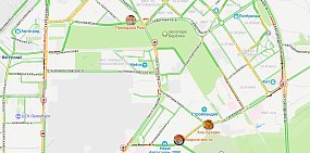 На основных магистралях Оренбурга сегодня утром случилось несколько аварий. Движение затруднено