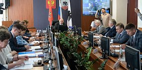 Заседание правительства с участием Евгения Солнцева. Фото правительства региона 