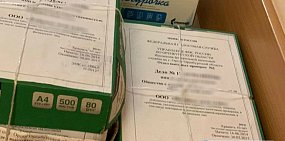Документы фирм в коридоре налоговой, фото: Оксана Горбачева