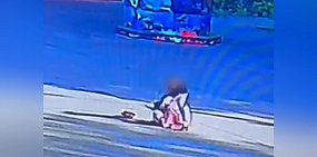 Во время нападения. Стоп-кадр из видео УМВД по региону 