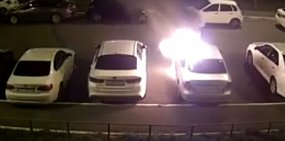 В Оренбурге снова подожгли автомобиль. Видео