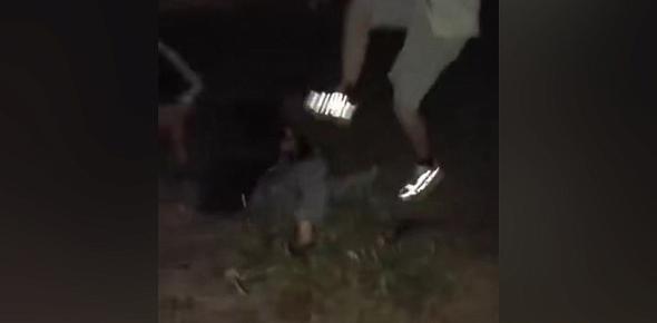 Толпа подростков избила и ограбила двух мужчин в Новотроицке. Происходящее они снимали на видео