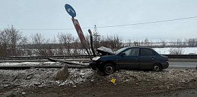 На Загородном шоссе в Оренбурге пенсионер врезался в ограждение на разделении полос