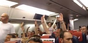 Пассажиры рейса Анталия - Оренбург, которые вынуждены были лететь в Дубай, устроили скандал на борту (видео)