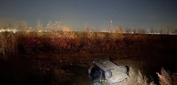 В Оренбурге насмерть разбился водитель Nissan, перевернувшись в кювет
