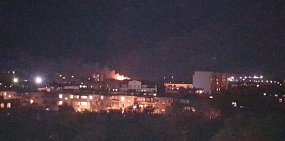 В Орске в районе поселка Мостострой снова бушует пожар