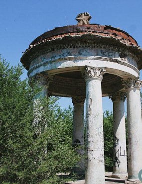 #Ретро56: Судьба беседки в парке Машиностроителей Орска