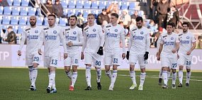 Футболисты ФК «Оренбург» выходят на поле, 2019 год