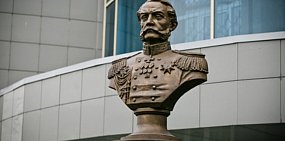 Возле здания УМВД в Оренбурге установили бюст Александра Тимашева