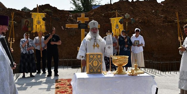 Вера вместо медицины: В Тоцком 10 лет строили поликлинику, а построят... храм