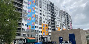 Цветной фасад и яркий подъезд: В Орске свои очертания приобрела новая многоэтажка на улице Пацаева