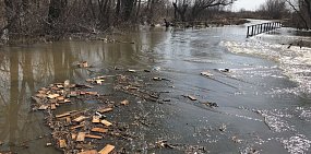 Затопленный мост. Фото из архива 