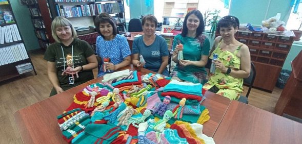 Участницы клуба «28 петель». Фото: администрация Октябрьского района
