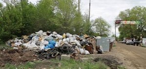 Свалку в СНТ «Карачи» Оренбурга до сих пор не убрали