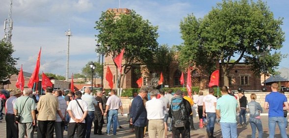В Оренбурге за 7 дней прошли три акции против роста цен на бензин