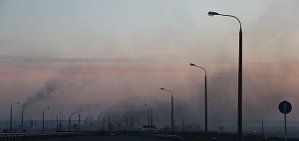 Второй день жители Орска жалуются на неприятный запах в городе и серую дымку