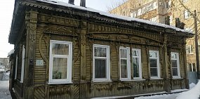 Дизайнер и блогер Артемий Лебедев дал 100 тысяч рублей на реставрацию деревянного дома в Бузулуке