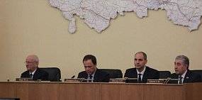 Юрий Берг и Денис Паслер сейчас вместе находятся в Доме Советов