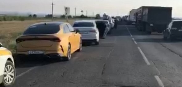 В пунктах пропуска России и Казахстана в Оренбургской области обстановка до сих пор напряженная