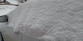 В Оренбурге машины покрылись снегом за прошедшую ночь