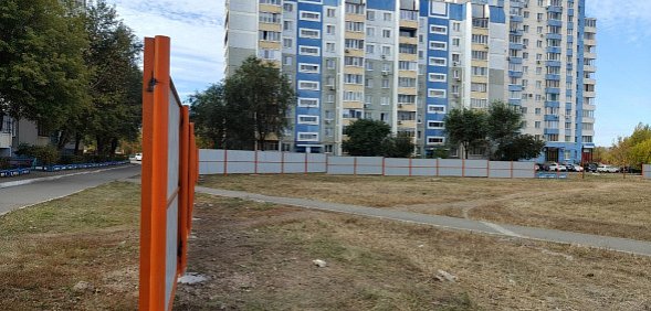 Стройка на месте школы в МЖК. Фото из архива 