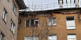 Поврежденная крыша дома