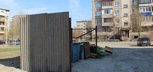 В Орске бетонную конструкцию, упавшую на 5-летнего ребенка, заменили на новую