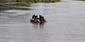 В Оренбурге пошел 6-й день поисков утонувшего в Урале ребенка. Как можно помочь? 