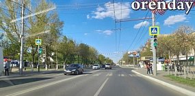 На дорогах Оренбурга вместо свежей разметки видны лишь следы прошлогодней краски 