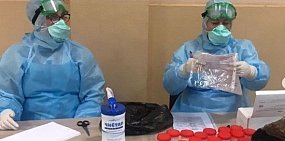 Зараженный оренбуржец прибыл из Москвы и сразу стал принимать гостей. Как распространяется инфекция