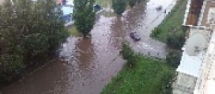 Улицы Оренбурга затопило после продолжительного ливня
