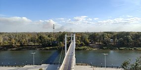 Днем 25 сентября с набережной в Оренбурге был виден дым