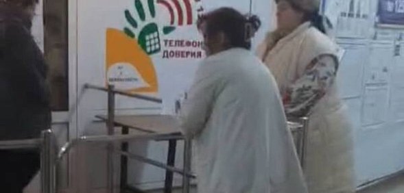На избирательном участке. Стоп-кадр из видео