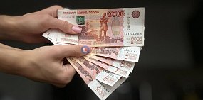 Платила зарплату «мертвым душам»: экс-директора школы в Оренбургской области обвиняют в мошенничестве