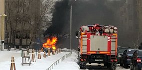 В Оренбурге в Авиагородке сгорел автомобиль. Видео