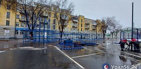 На главной площади Оренбурга продолжается монтаж Новогоднего городка