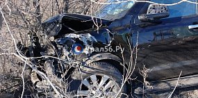 В Орске из-за аварии на водоводе дорога превратилась в каток. На ней уже разбилось несколько машин