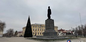 На Беловке у памятника Чкалову в конце ноября